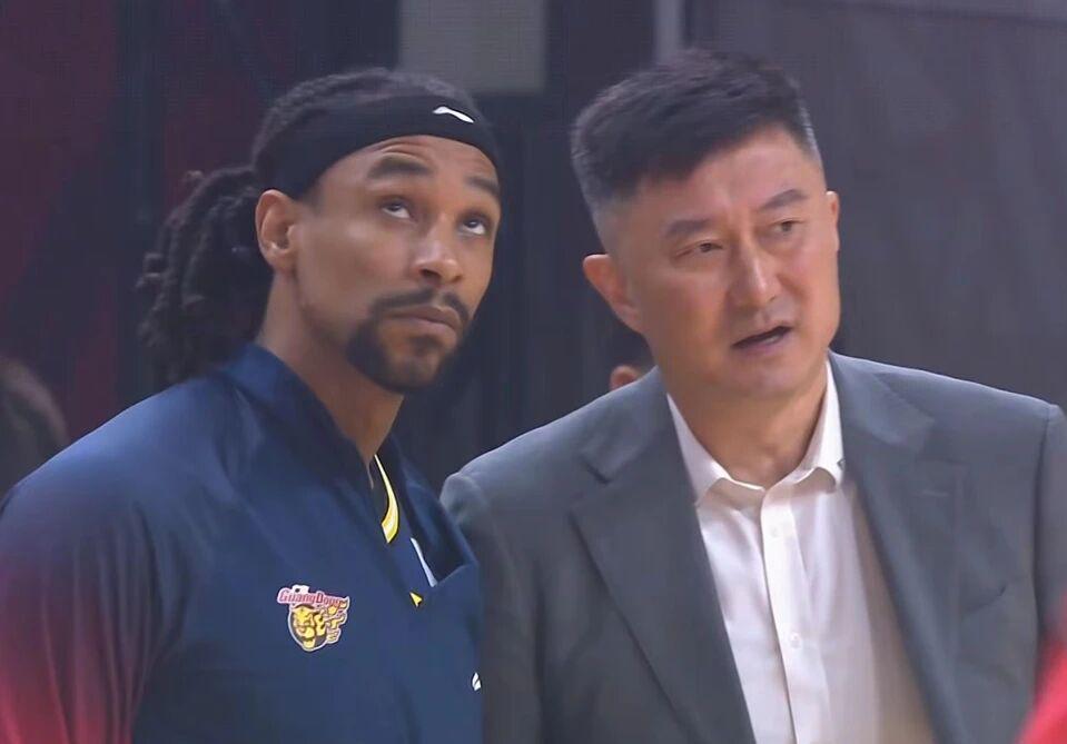 爱游戏体育官方入口-广东男篮一大问题明显，杜锋培养球员被质疑，徐杰伤病恢复一般