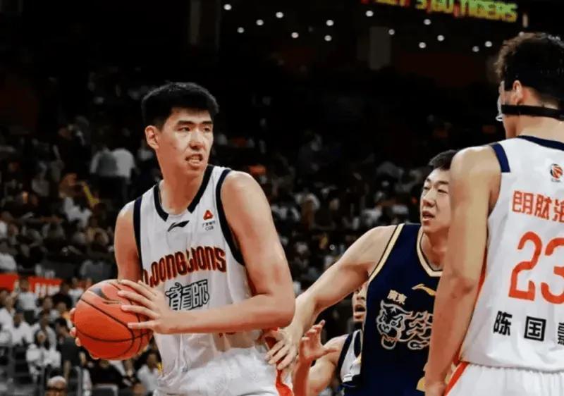 徐昕动态更新！众多NCAA名校向徐昕发邀请，但本人仍在国家队训练